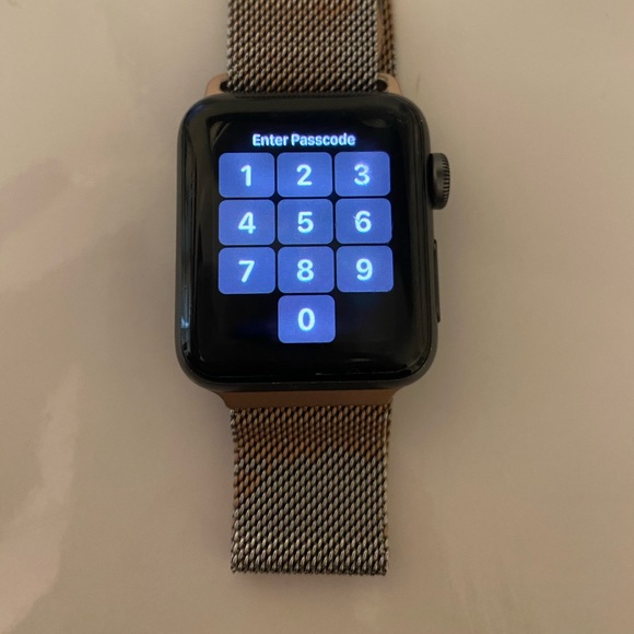 Apple Watch series 3 - Picture 1 of 4